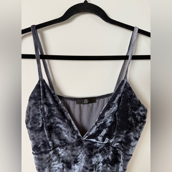 Misguided Velvet Grey Bodysuit - Picture 4 of 8